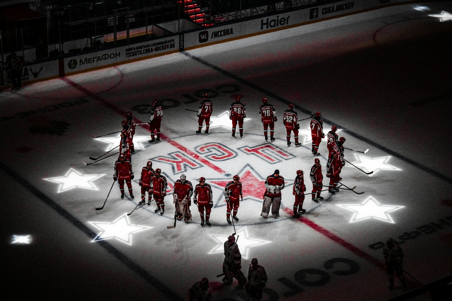 Ice hockey team in a circle on the rink.